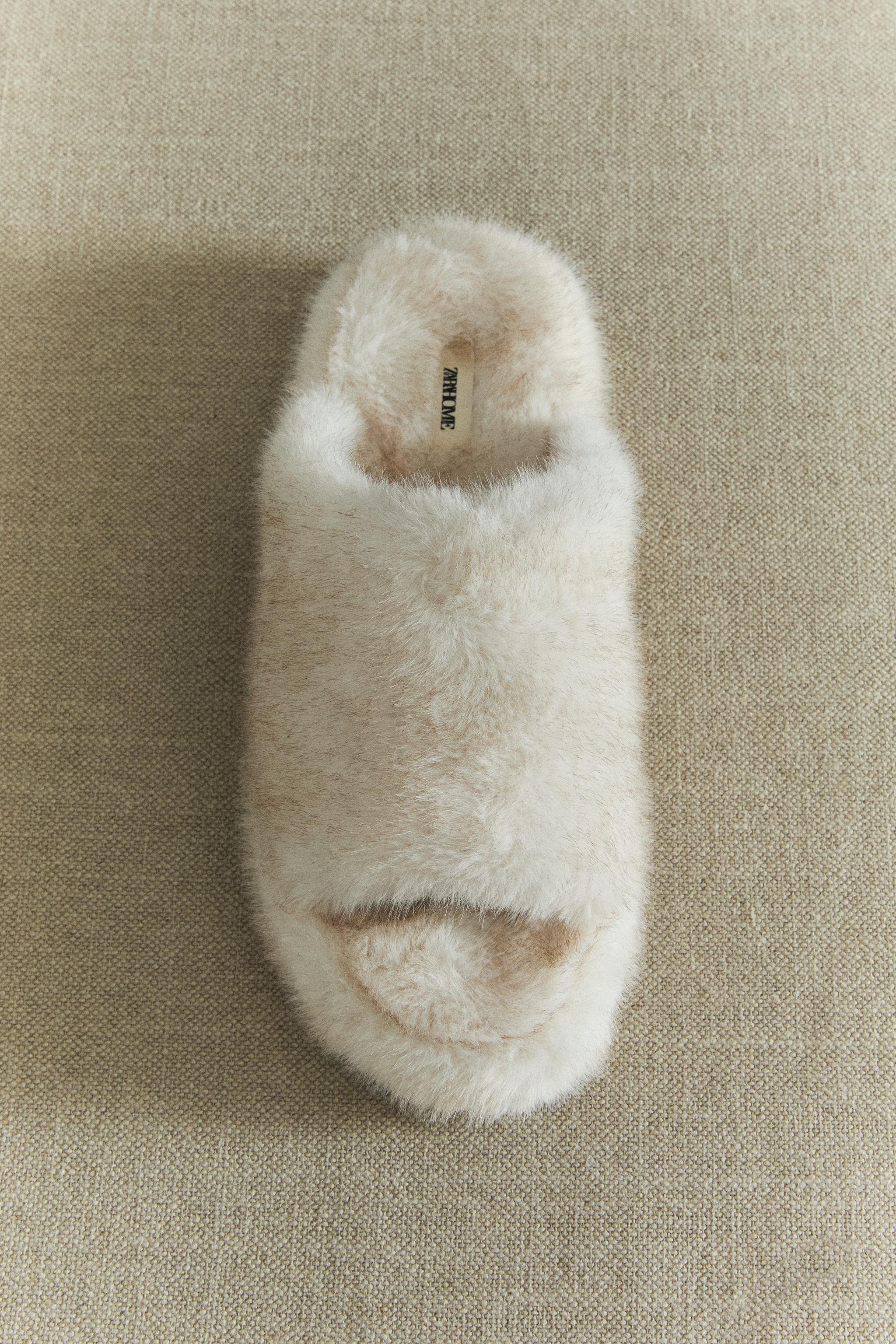 FAUX FUR FLATFORM SLIPPERS